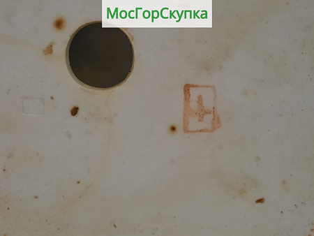 Фарфоровая статуэтка Девушка за столом — 1950-е годы — Китай