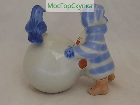 Статуэтка Девочка лепит снеговика Полонное