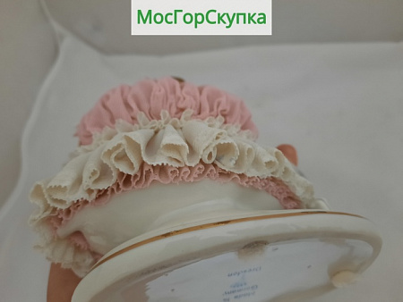  Дама с собакой статуэтка фарфоровая — Германия