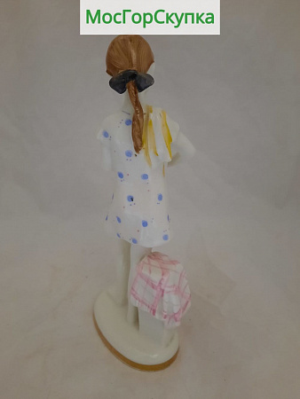 Статуэтка Юная помощница Высота 19 см  — ЛФЗ