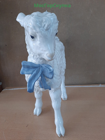 Статуэтка Козлёнок с бантиком - Дулёво