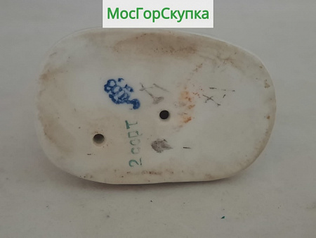 Статуэтка Девочка с тазиком.,высота 9,5 см — ЛФЗ