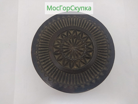 Шкатулка из дерева с резьбой