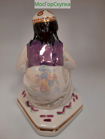 Статуэтка Узбечка с чайником — Дулёво