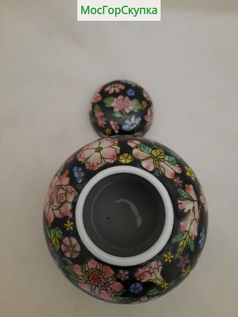 Чайница фарфоровая — Китай — Высота 12 см, ширина 11 см, диаметр 4,5 см