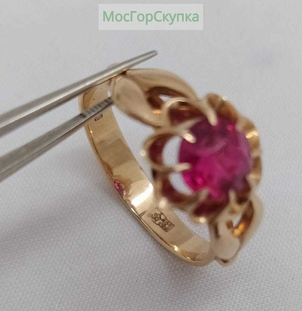 Золотое кольцо 583 проба, ювелирная вставка