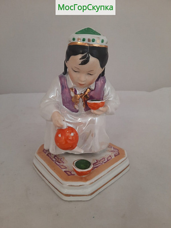 Молочник Юная хозяйка — Дулёво, высота 14 см