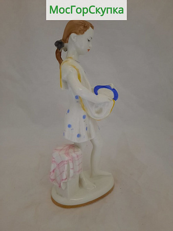 Статуэтка Юная помощница Высота 19 см  — ЛФЗ